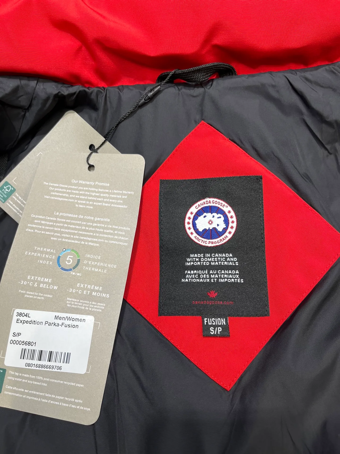 P860 Canada Goose Canada # Expedition04 Parker, a treasure of Canadian origin! Limited supply worldwide! Canada Goose Model 04 is a top-notch couple model, polar cold-proof outdoor series fur collar detachable hooded parka down jacket, the first Goose in 2024. I hope my partners like the top quality, and I hope everyone can evaluate it together! The most popular cool items of the Big Goose family in 2024 are online. The same popular product of Yi Yang Qianxi is said to be a joint limited edition Big Goose that cannot be bought in autumn and winter. If you dislike the sameness of the Big Goose in the past, then this model will definitely give you a different experience! This year's most powerful couple's collection for autumn and winter is online, a top-notch luxurious ready-to-wear style, paired with an outdoor warm down jacket with great style and charm! The most standard and classic items of the Daye family in the past two years are equipped with unique reflective stripes for embellishment, which further shows the high-end fashion performance effect. With the embellishment of hardware buckles, it has excellent performance effect. The upper body is clean, simple and elegant, even for urban leisure. It is suitable for various occasions. Designed with large pockets, this model has a large capacity and is equipped with reflective stripes, making it safer at night. It is suitable for various adventure activities. It is made of windproof and waterproof technical materials. The interior is filled with full white duck down, which is absolutely cold-proof and warm. It also has a stand-up collar design and fine fluff at the collar, with meticulous attention to detail! The charm of this model is also more spiritual, and the upper body has more temperament and specifications. It perfectly shows the ultra-high standard of fashionable performance of this model, integrating outdoor and life, and you can even create high-street wear! The most pinnacle limited-edition goose that we have presented so far, both in terms of design and detailed materials, it is completely outstanding. The grand and evergreen version design is matched with cool reflective elements. The overall appearance can be said to be quite high, and it has that kind of powerful outdoor performance! It combines high-end casual attributes with high-street style. It is high-grade, domineering, warm, and beautiful. The visibility of the upper body is quite strong, and the configuration of the owl element is highly brand-recognizable. It fully complements the overall brand performance and visual effects, and also has the high-end sense of fashion and fashionable performance. It is a must-buy product because it is the most awesome down brand on the planet and one of Canada's three national treasure brands. It is also a sentimental down luxury brand. In the field of polar cold-proof clothing, Goose has made an irreplaceable contribution... Size: xs s m l xl